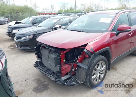 2020 Toyota Rav4 Xle Premium z USA, uszkodzony, nr VIN 2T3A1RFV3LW135997